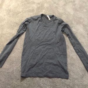 LuluLemon athletic long sleeve top